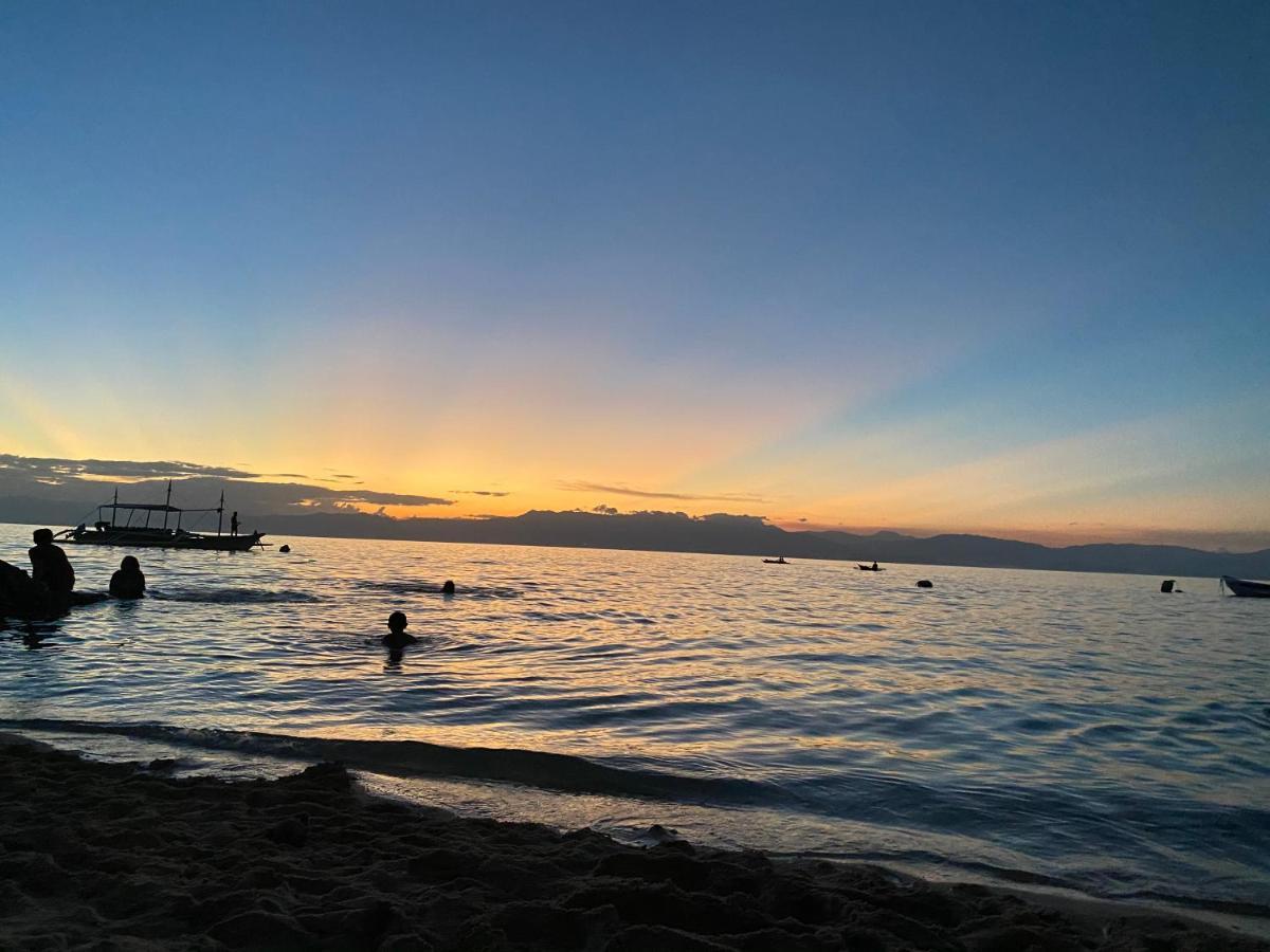 West Coast Beach House Cebu Esterno foto