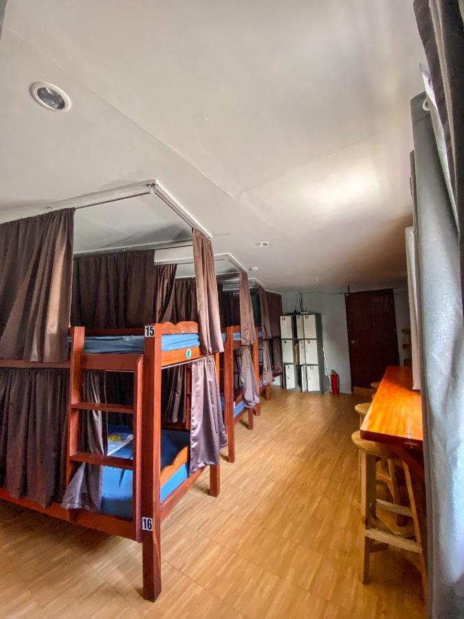 West Coast Beach House Cebu Esterno foto