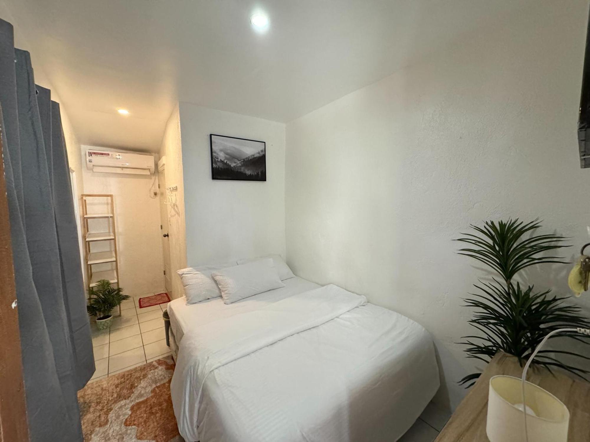 West Coast Beach House Cebu Esterno foto