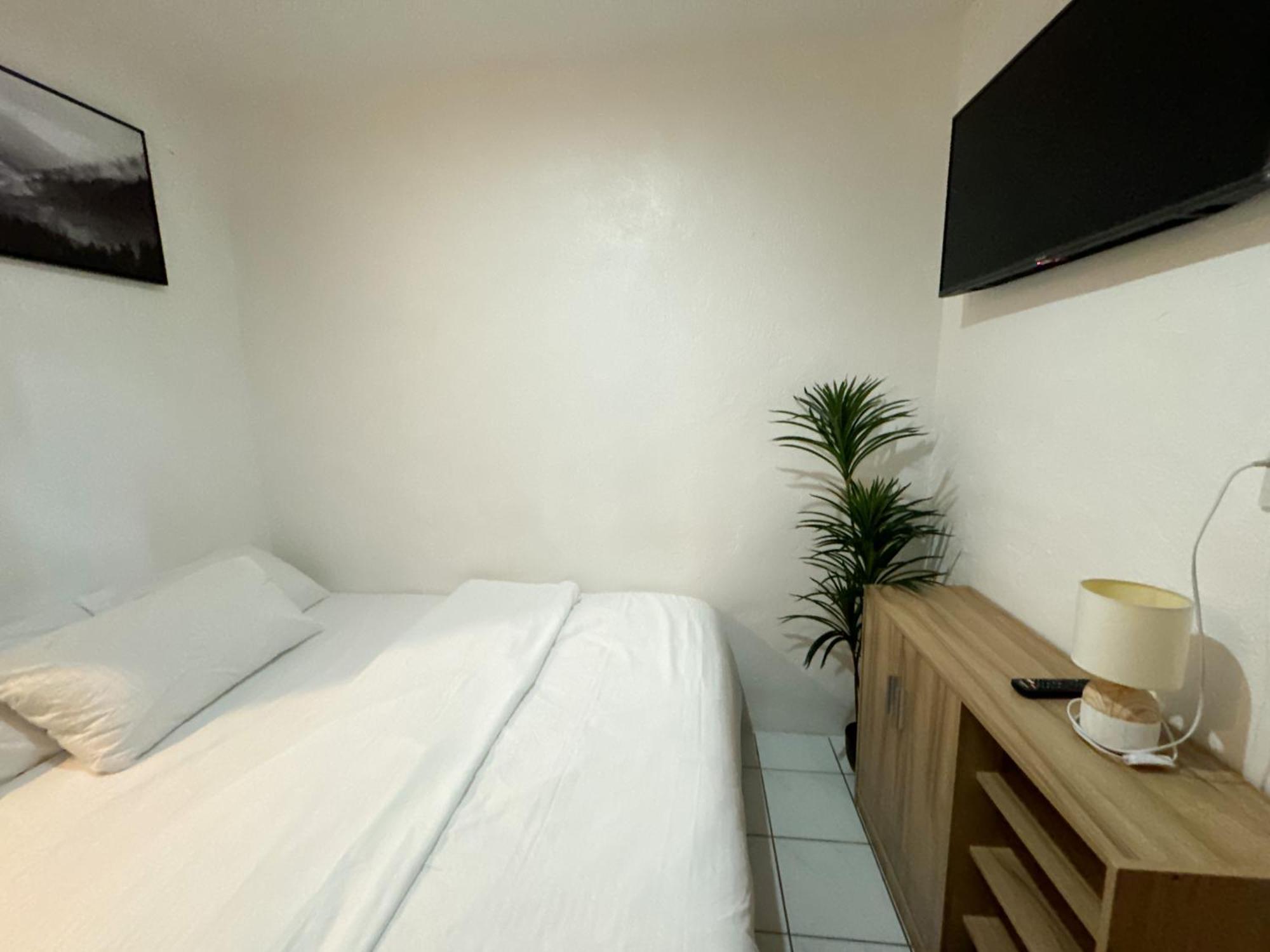 West Coast Beach House Cebu Esterno foto